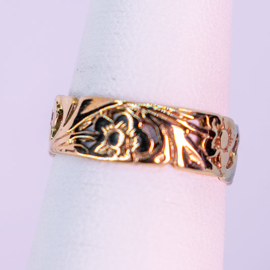 14 K Gold Ring with Floral Design