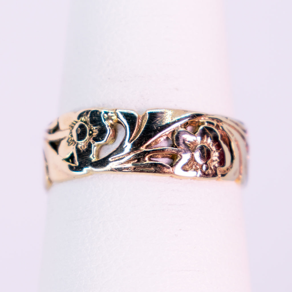 14 K Gold Ring with Floral Design