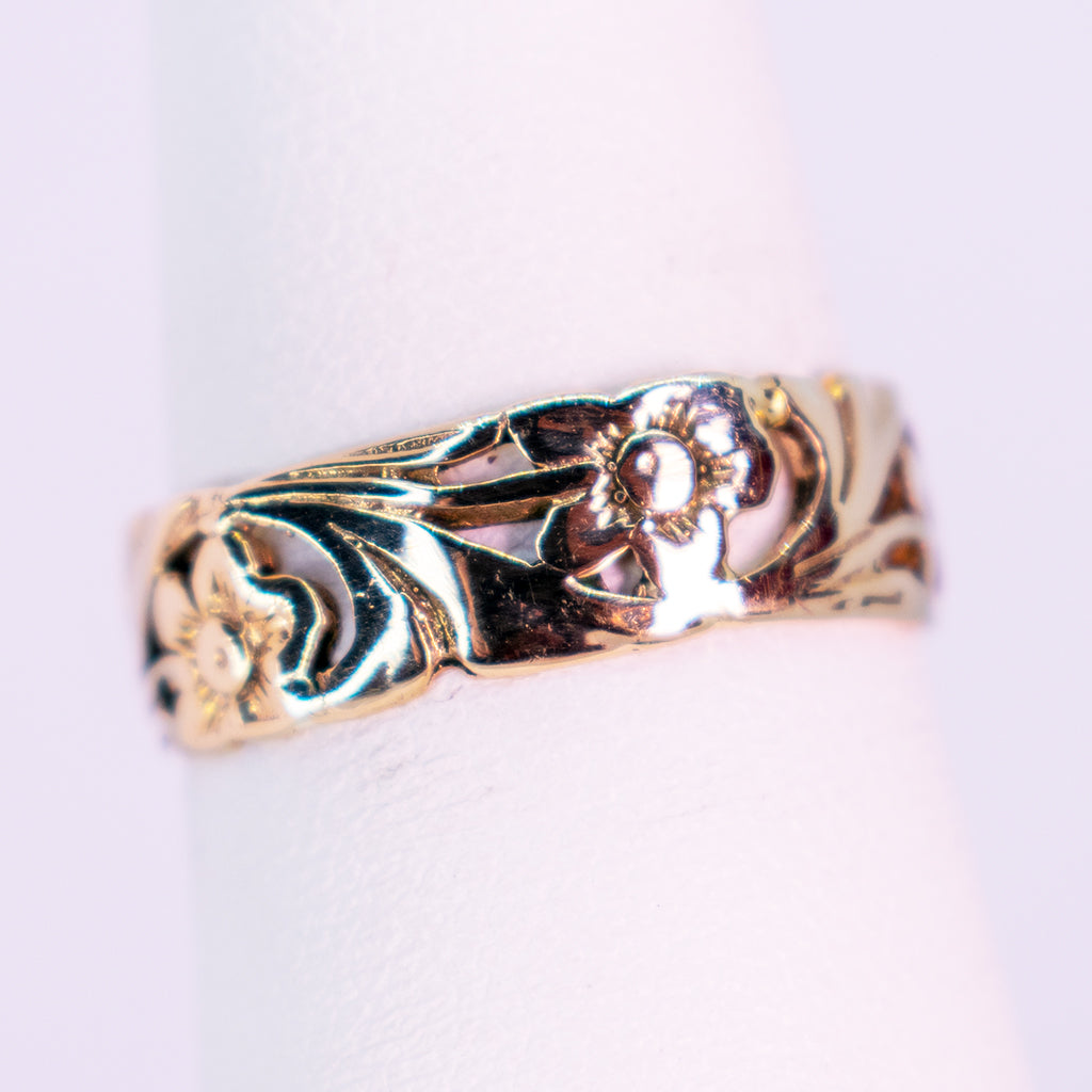 14 K Gold Ring with Floral Design