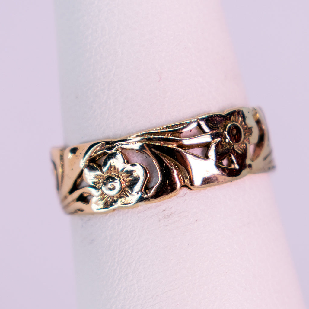 14 K Gold Ring with Floral Design